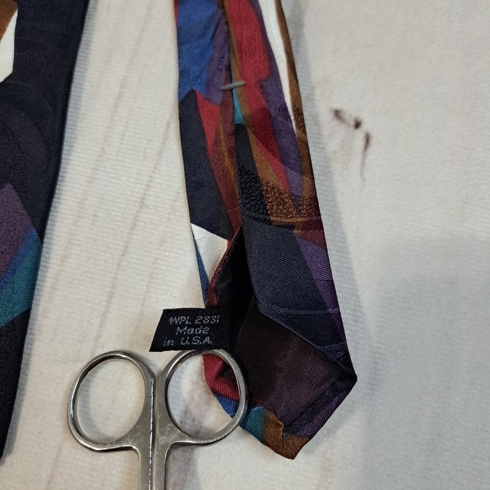 Halston III Abstract Tie - Picture 5 of 7